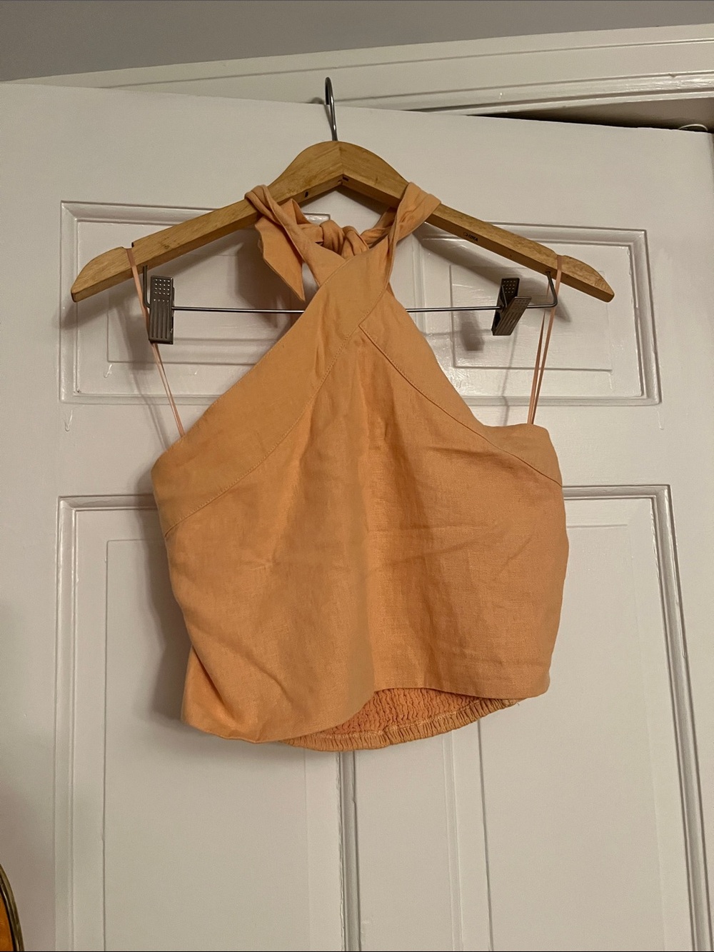 Abercrombie and Fitxh Women’s Peach Halter Crop Top with Twist Neck